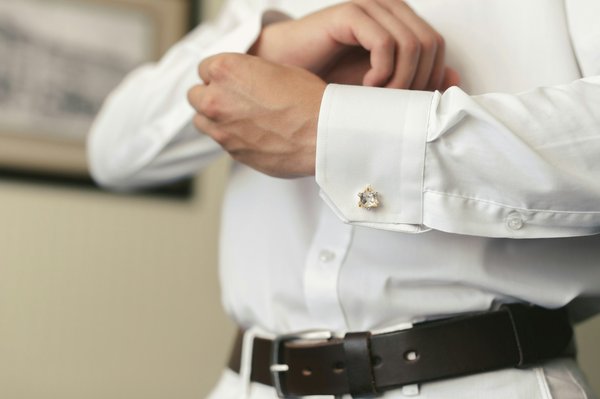 Découvrez les avantages d'une chemise sur mesure pour homme